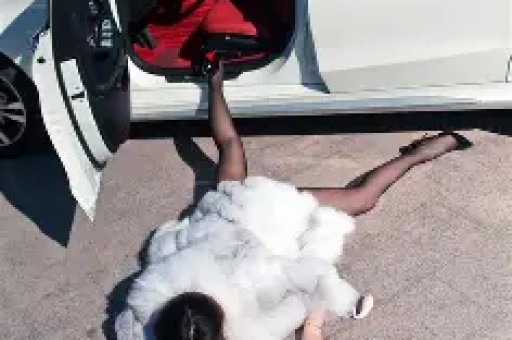 香港最后一个天后被拍到和黑人出入酒店如今44岁孤身一人